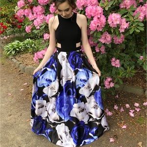 Prom Dress size 3 with pockets worn once! Has pockets.